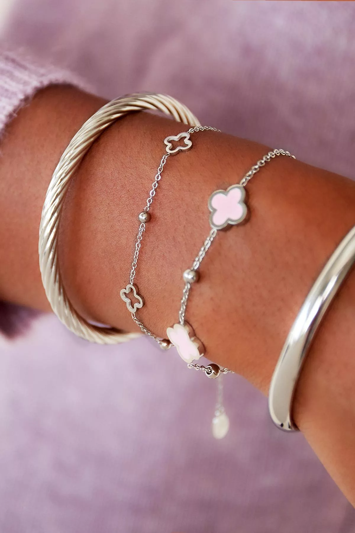 Armband Klavertjes zilver arm